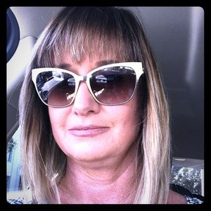 Meet your Posher, Camille